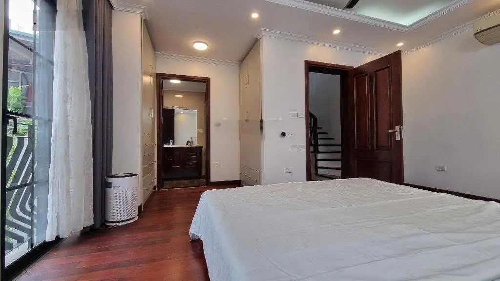 Trung tâm Ba Đình - ngay sát mặt phố - ô tô đỗ cửa - cực hiếm nhà bán