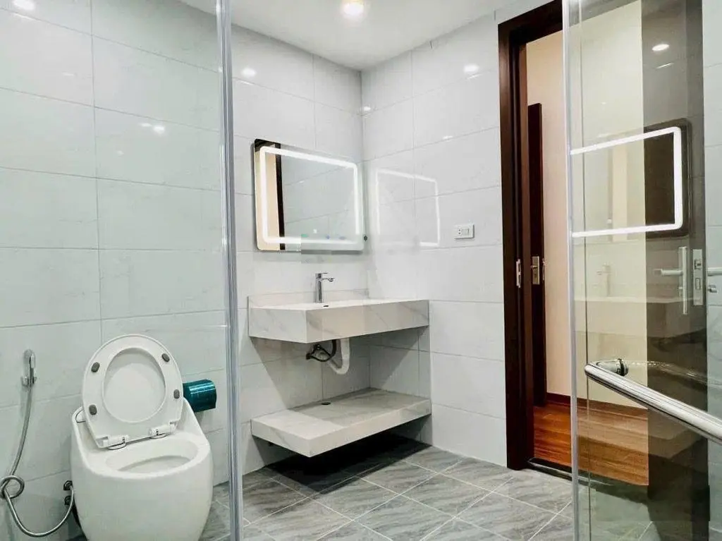 Bán gấp nhà mới 5 tầng siêu đẹp Ngõ 84 Đàm Quang Trung, đối diện Aeon Long Biên nhỉnh 5 tỷ