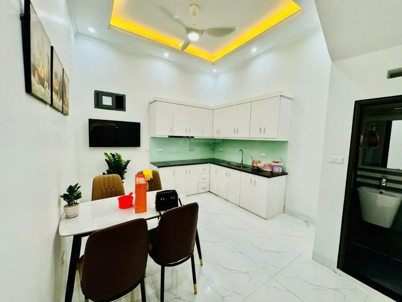 Nhà đẹp thang máy ô tô chạy vòng quanh nội thất đầy đủ