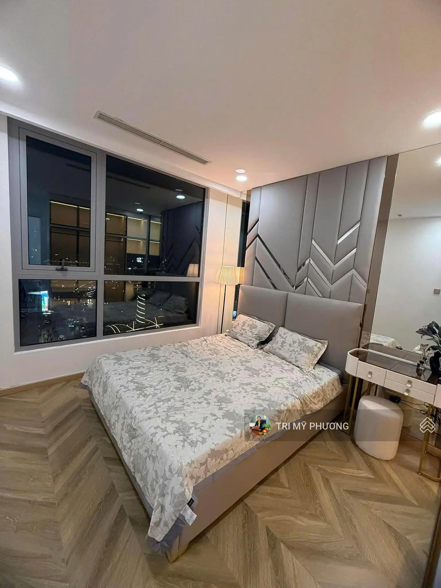 Đã có sổ hồng - bán căn hộ 3pn giá tốt nh.ất + full nội thất tại vinhome central park