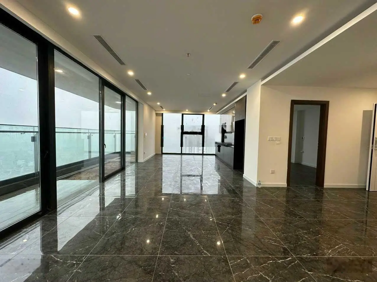 Cần bán căn 2706, 175m2 giá tốt nhất thị trường Sunshine Golden River. LH: 0989 846 ***