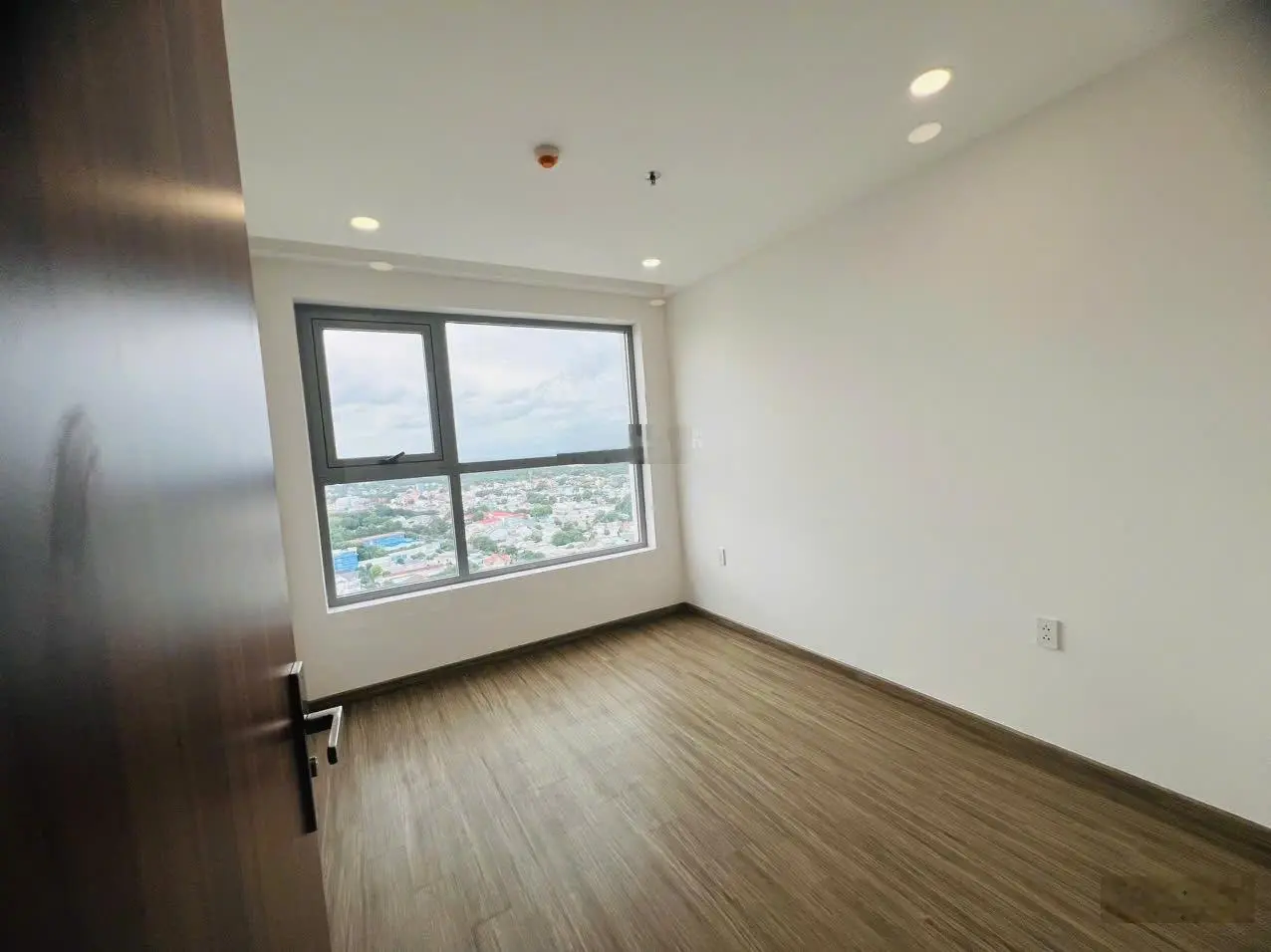 Bán gấp hàng vip 3PN tầng cao, view mặt tiền dự án, trả trước 900 triệu nhận nhà, sổ hồng lâu dài