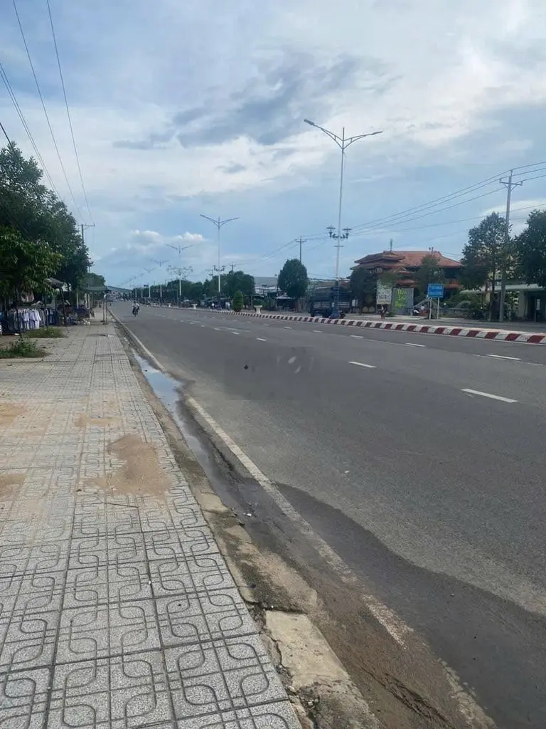 Bán 50 x 67 mặt tiền Dt 784 chỉ có 15 tỷ