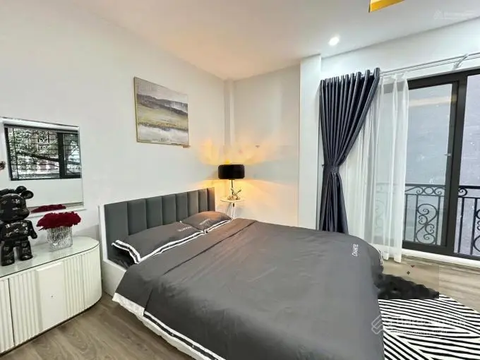 Hạ giá rồi! Bán nhà Dịch Vọng Cầu Giấy, 45m2*5T, gần ô tô, gần phố, gần công viên. Chào 7,3 tỷ