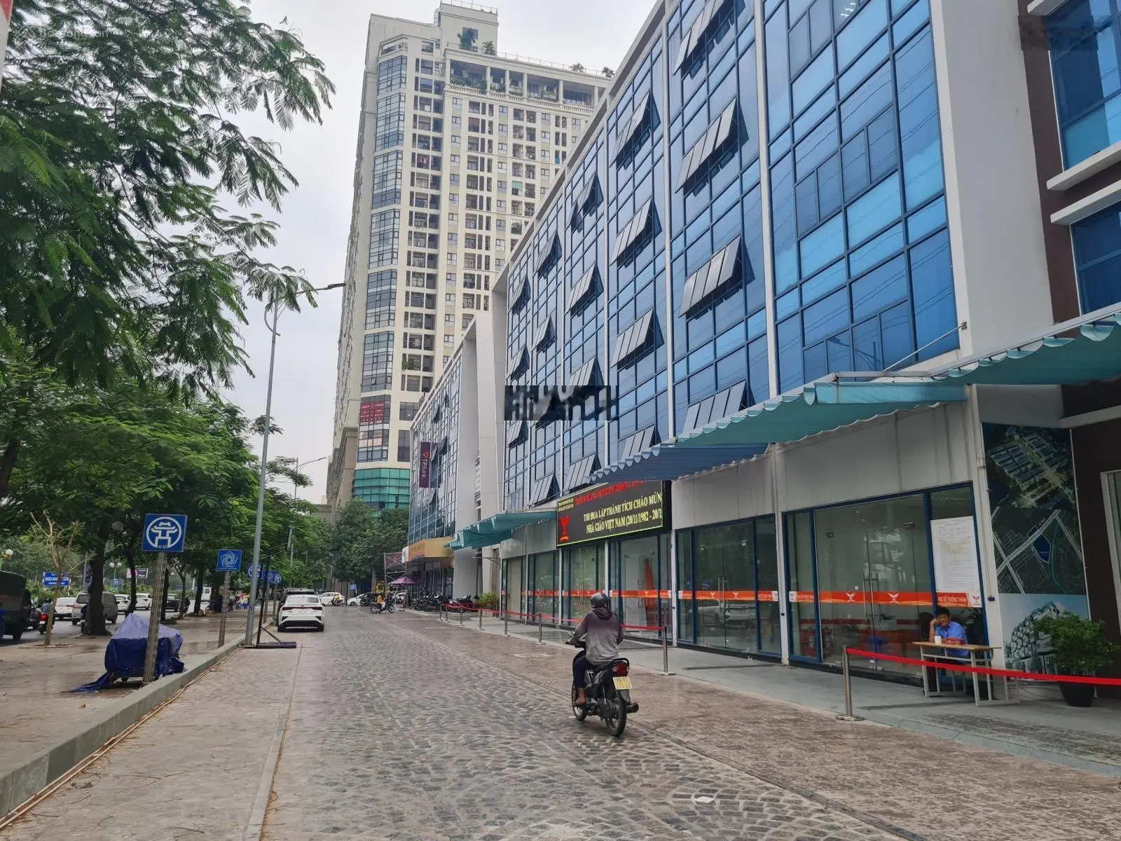 Tôi chính chủ bán căn góc khe thoáng TSQ Galaxy 101m2 giá nhỉnh 23 tỷ. Sổ đỏ ngay LH: 0963 689 ***