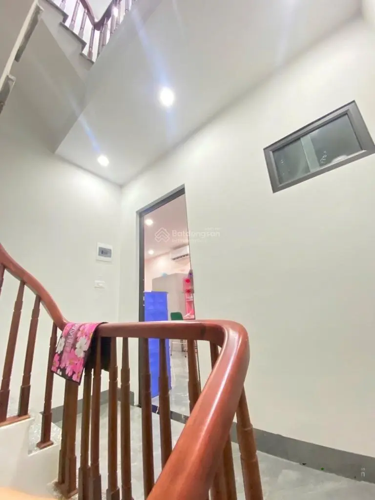 Chị liên gửi bán căn nhà tự xây chin chu đẹp. 35m2 chủ rất lộc lá đổi nhà mới to đẹp hơn.