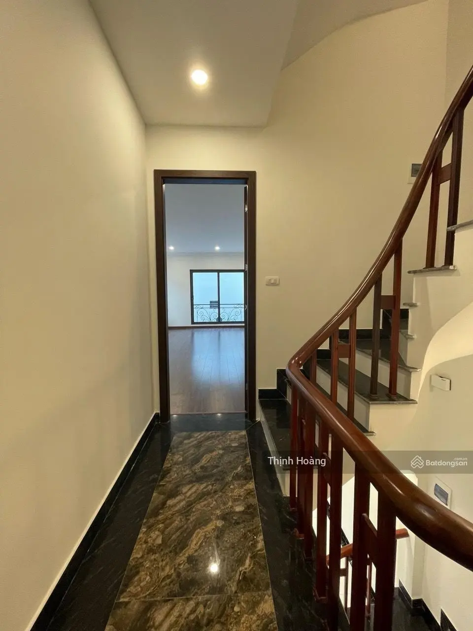 Bán nhà Phúc Lợi 43m2 5,5 tầng, thanh máy, oto vào nhà 4m ra ngõ oto tránh