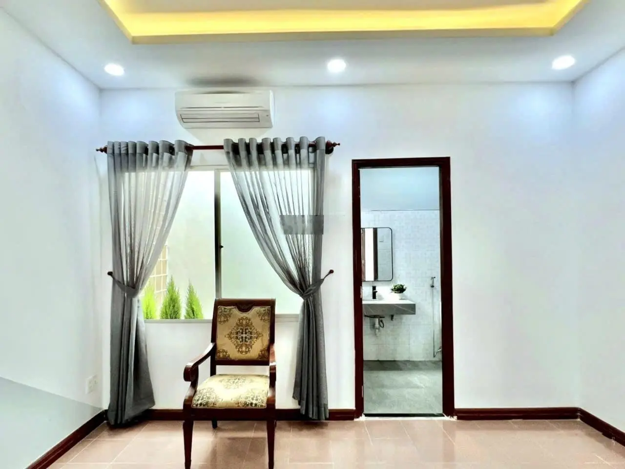Bán nhà phân lô - ngã 4 Hàng Xanh P.26 BT- hẻm 8m sát mặt tiền - 4 tầng 7PN - Cho thuê 40tr/tháng