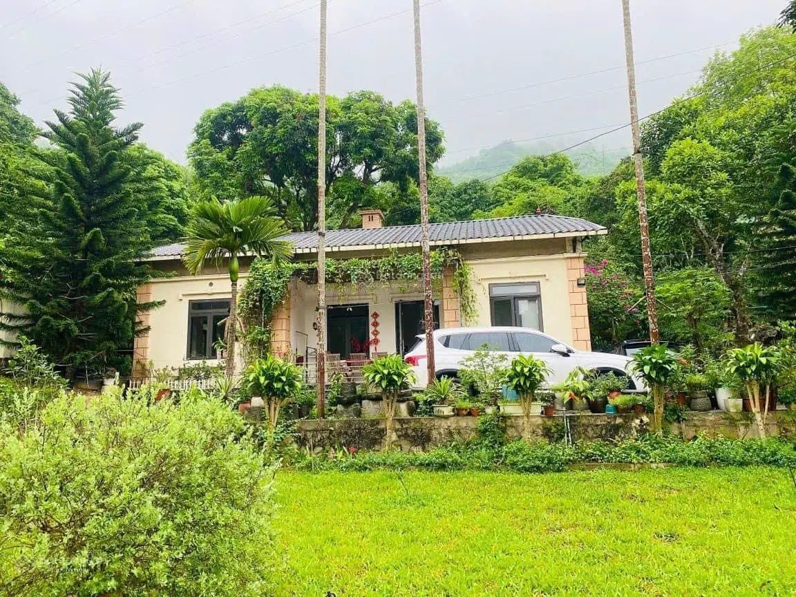 Cần bán lô đất có sẵn tiện nghi chỉ cách tt Hà nội 35km Phù hợp làm khu nghỉ dưỡng gia đình