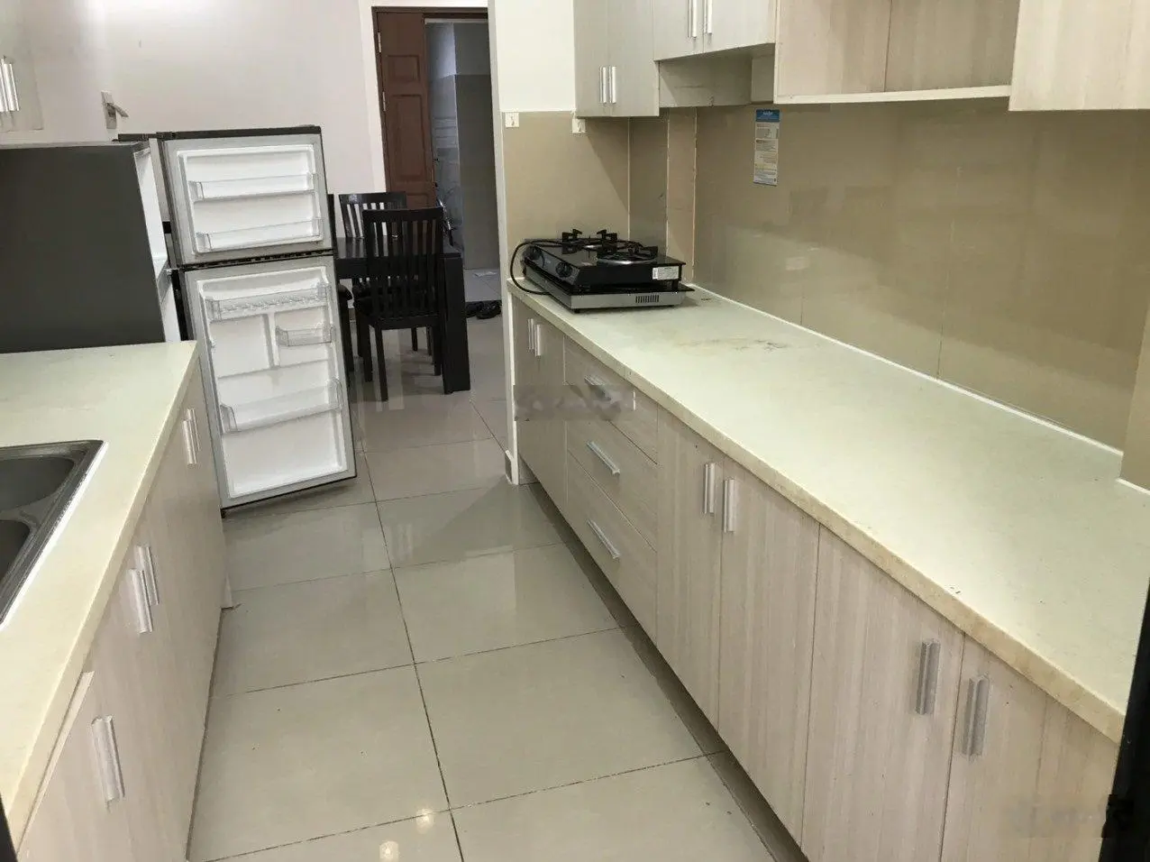 Cần bán căn hộ 85 m2 có 2 pn 3 wc giá 1ty950 co nội thất: Lh 0909 770 *** Hoa