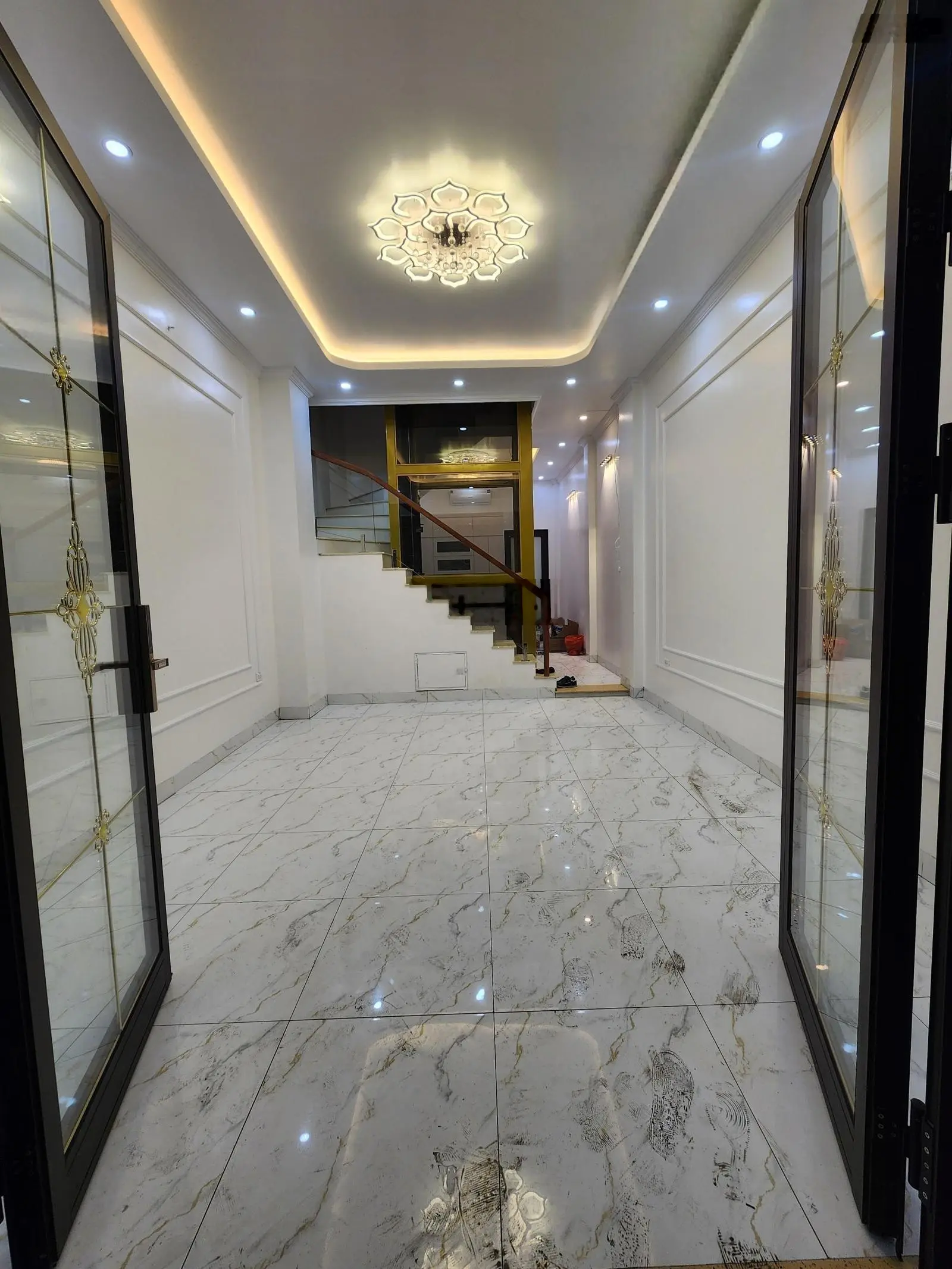 Đống Đa, Trung Liệt 40/50m2, 5 tầng, 4m mặt tiền, phân lô, thang máy, ô tô -Lh Giang 0979388189