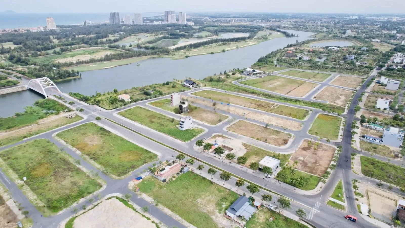 Cực đẹp! Chào bán lô đất FPT Đà Nẵng 180m2 ngang 7,5m hướng Nam