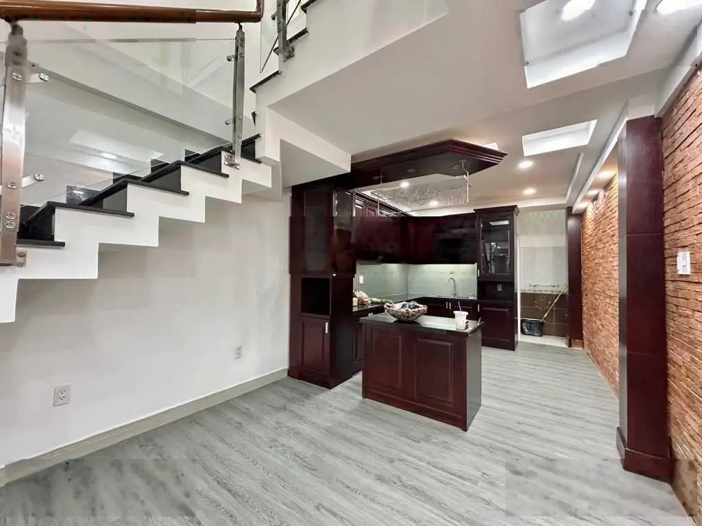 Q.PN. Siêu phẩm mặt tiền KD Huỳnh Văn Bánh, 4 tầng, khu VIP kinh doanh sầm uất