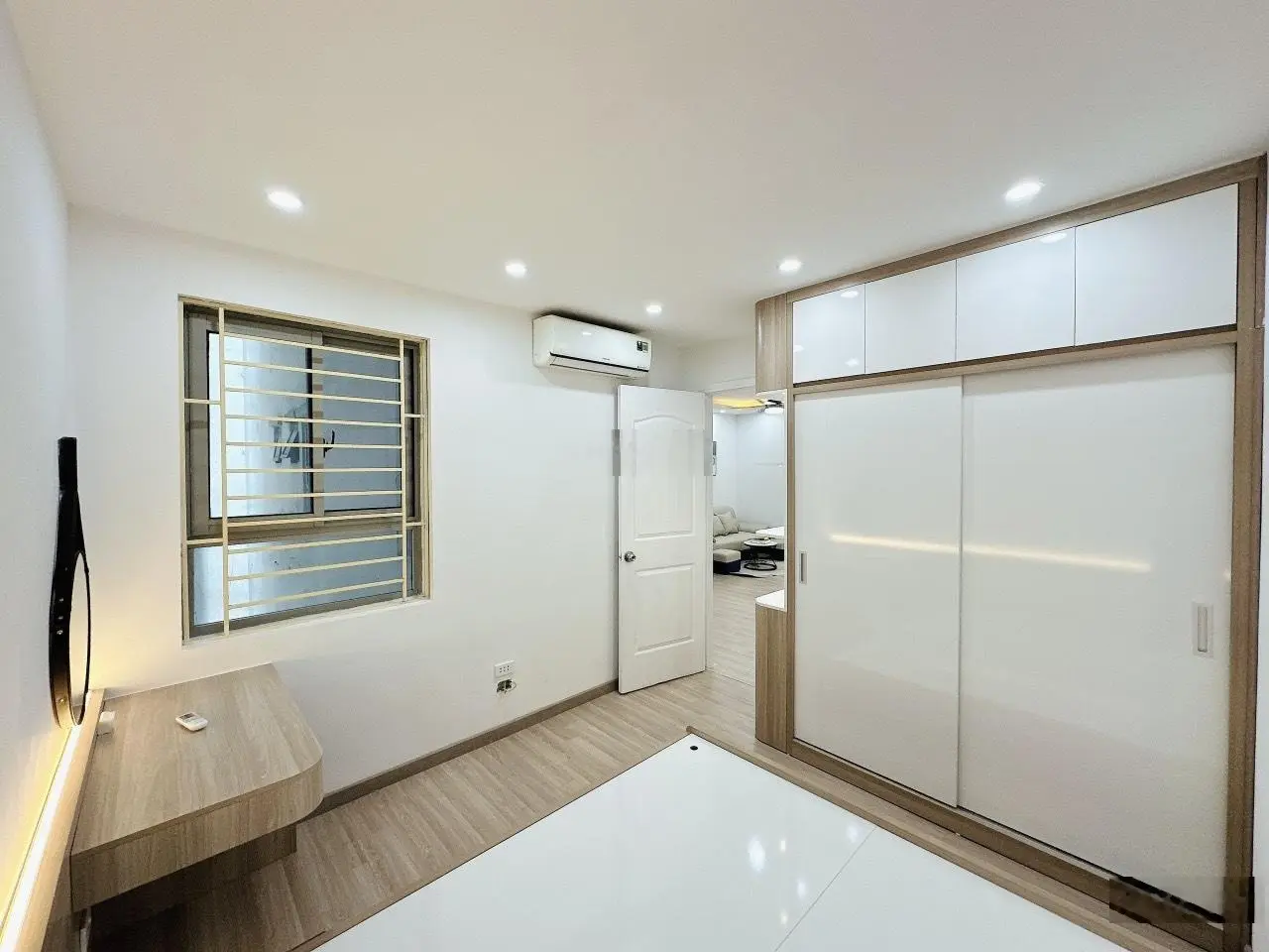 Em bán căn hộ hh2a Linh Đàm.Nội thất full mới. Diện tích 46m, 2pn, 1vs.
