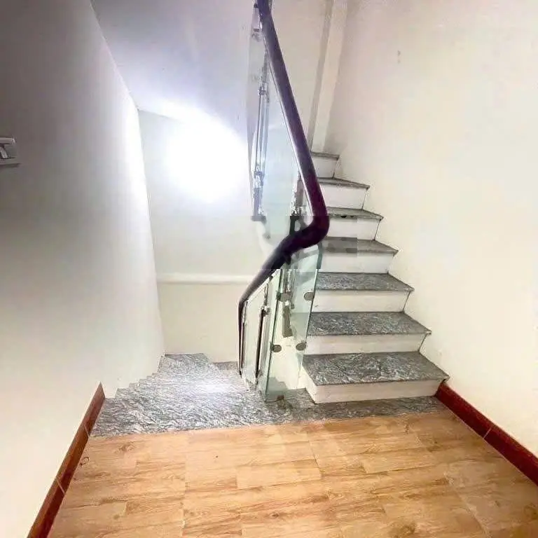 Lô góc 6.8 tỷ, DT sổ 30.6m2/35m2 Tầng 2, (6 Tầng), 5 PHÒNG CHO THUÊ, gần Hồ, QUAN NHÂN, THANH XUÂN