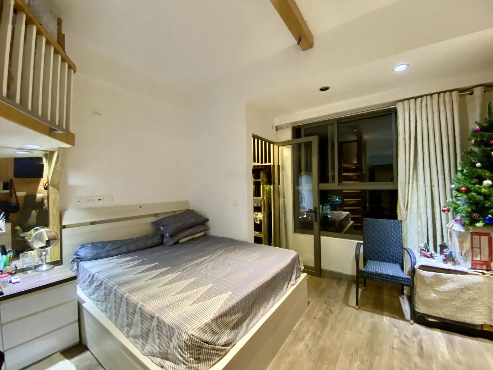 Officteel, view đẹp, 36m2, Giá bán 2tỷ200, có sẵn HĐ thuê, HĐ mua bán 0908 457 *** gặp Linh