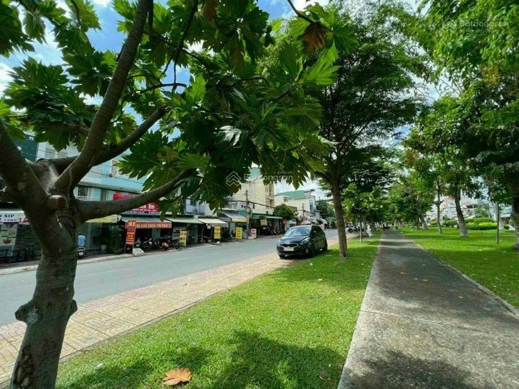 Bán nhà mặt tiền kinh doanh đường Lưu Chí Hiếu, diện tích 5,2mx21m 3 lầu đường công viên thoáng mát