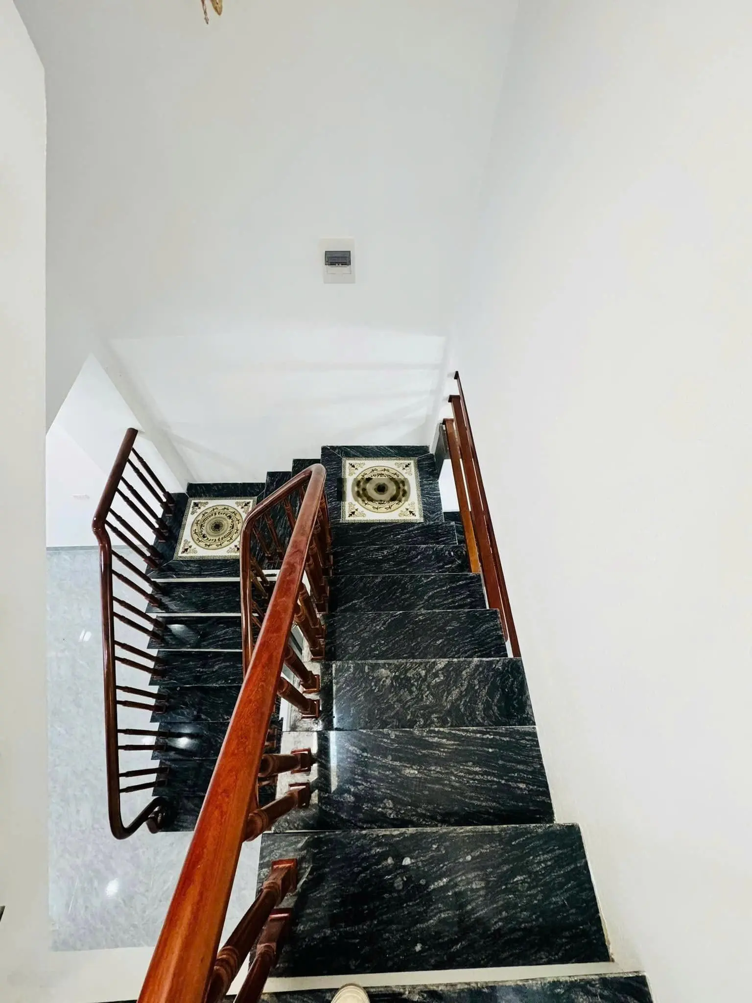 Tìm đâu ra căn xây độc lập. Ngõ thông tại Lại Yên. DT 49m2, 4 tầng. Cạnh Spendora. Giá 4.4 tỷ