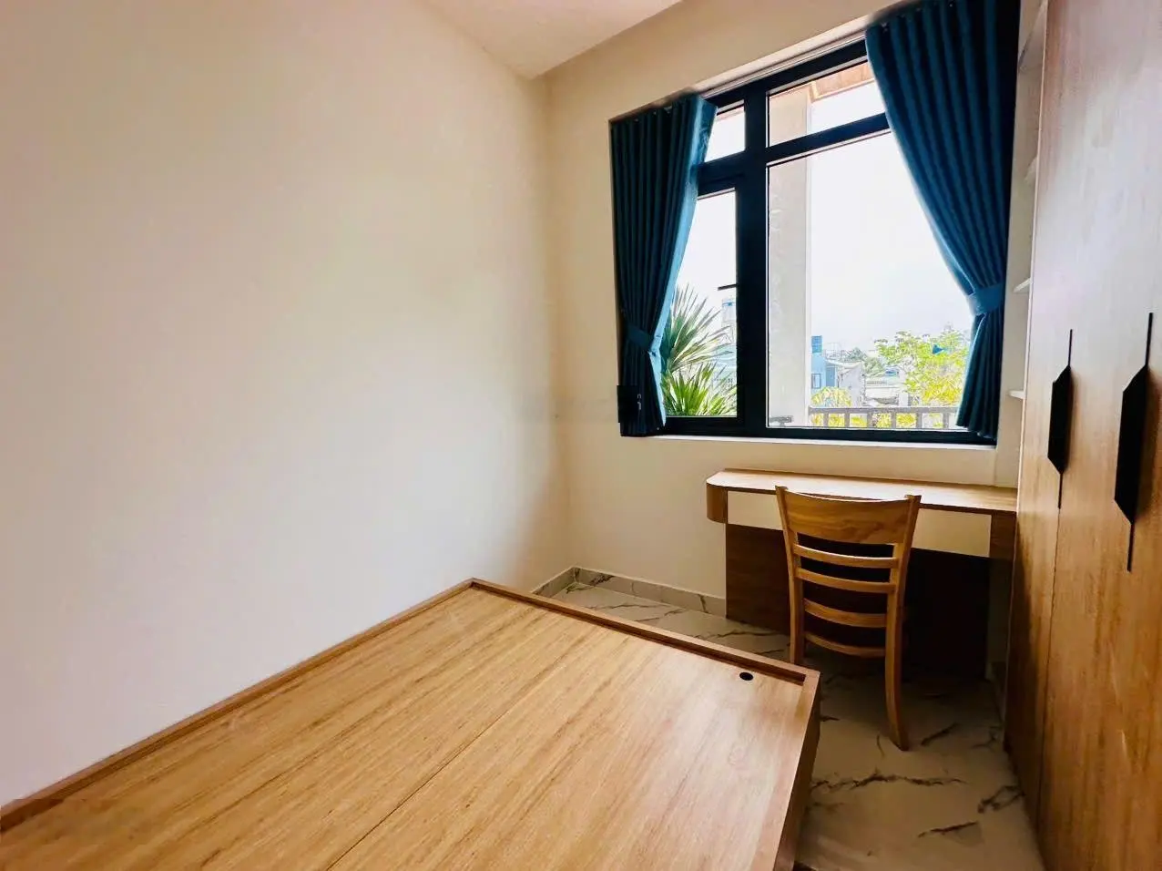 Nhà mới hiện đại, ngay chợ Đường, 3pn, 3wc, huong Đông Nam, hẻm 12