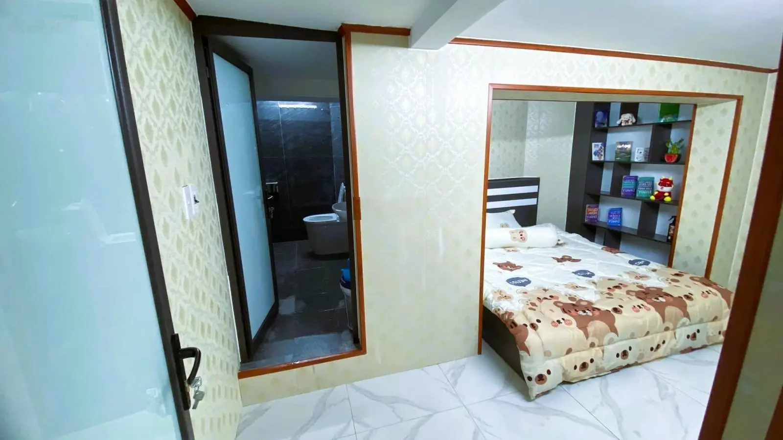 2.75 tỷ-ô tô đỗ cửa-tập thể tầng 1- 3 ngủ full nội thất-tân mai-đền lừ-hm