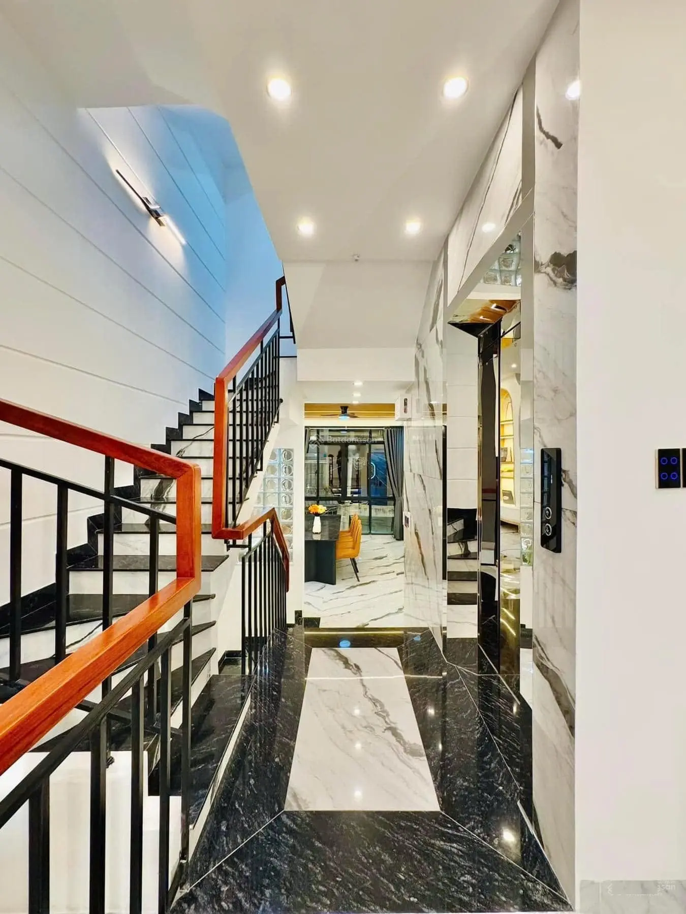 Nhà mặt tiền đường Phan Văn Trị, Phường 7, Quận 5. DT 60,2m2. Đang cho thuê 17tr/tháng