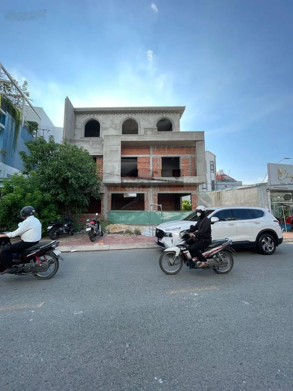 BÁN NHÀ TRỆT 2 LẦU NGAY VÒNG XOAY HIỆP THÀNH 3 NGANG 10M. GIÁ 5,5 TỶ. LH 0975 222 ***