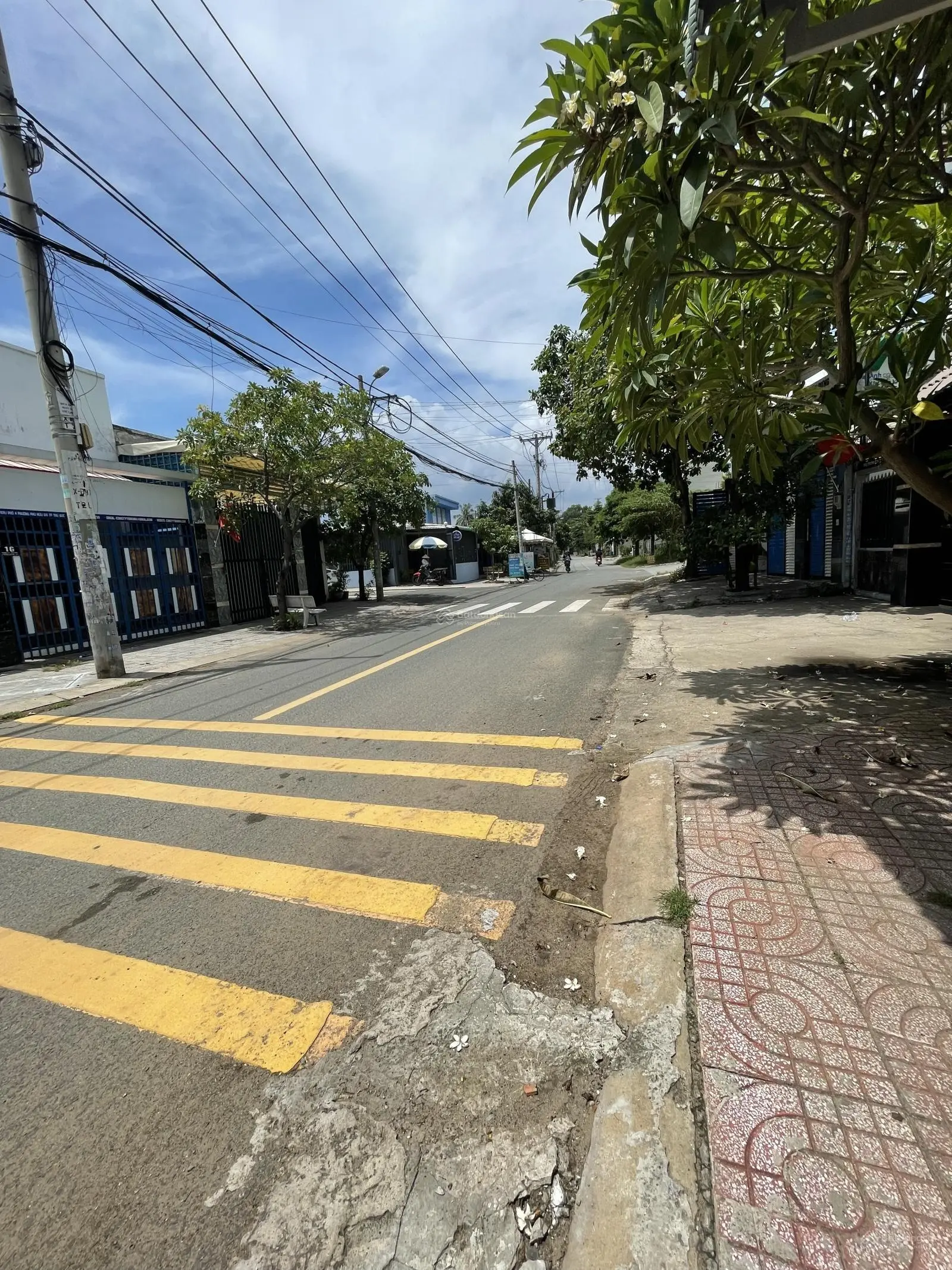 Bán Nhà Mặt tiền Nguyễn Duy Trinh, 7,7 tỷ, 61,1m2,sát vách Global City