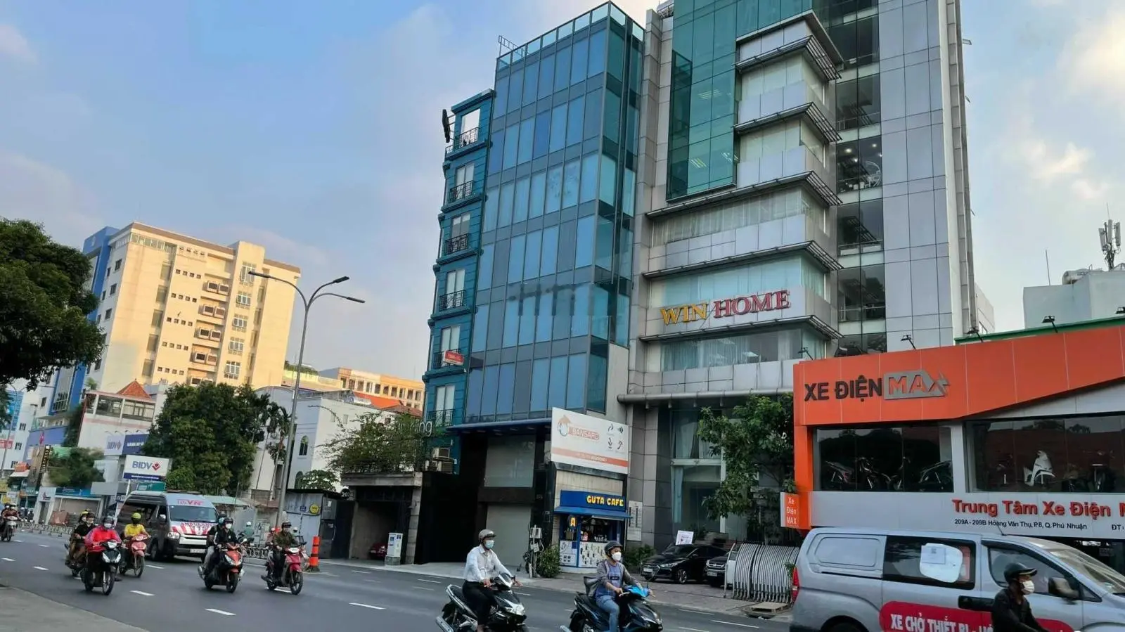 Bán nhà 2 mặt tiền Lạc Long Quân - Hồng Lạc, Q. Tân Bình. DT: 10x50m. 500m2 XD: 1 hầm 7 tầng 40 tỷ
