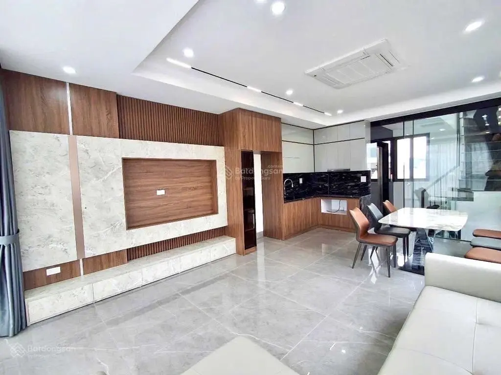 Gara ô tô 6 tầng - thang máy - nhà mới, Ngọc Trì - Thạch Bàn 8x tỷ vị trí đẹp gần Aeon Mall