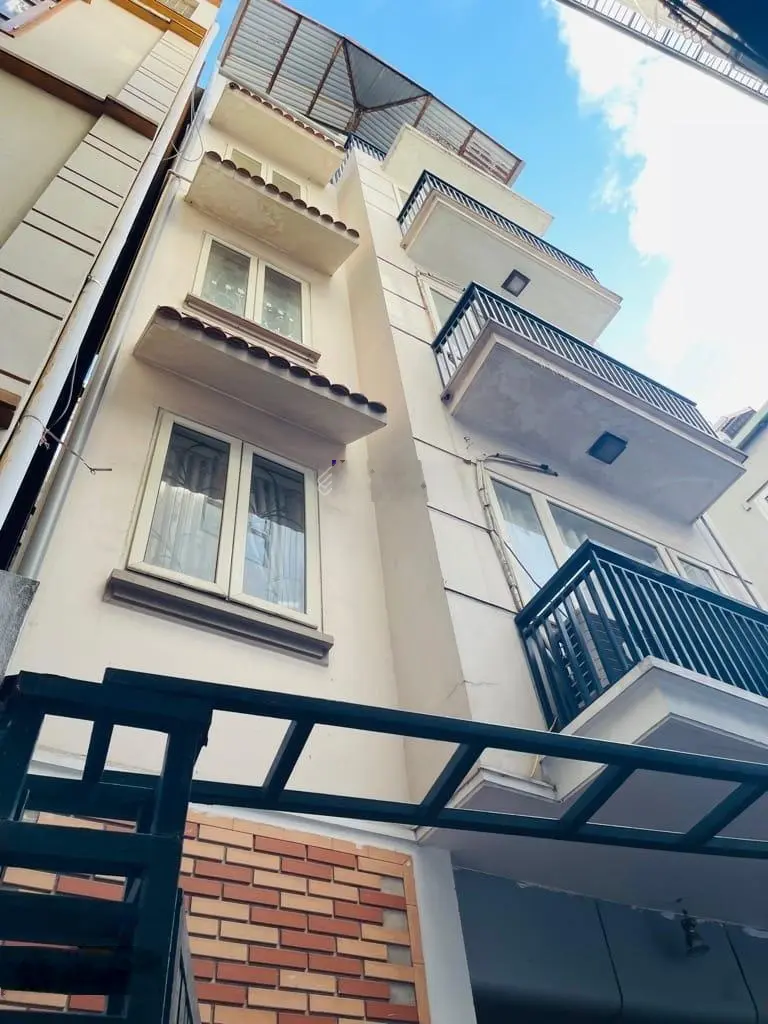 Nhà đẹp - lô góc - phố Nguyễn Sơn - Long Biên - mặt tiền to - nhiều tiện ích - an sinh lý tưởng