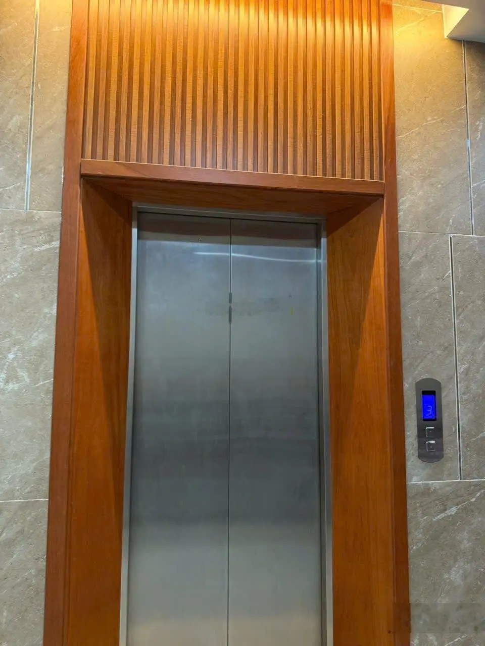 Mặt tiền Ca Văn Thỉnh khu Bàu Cát DT: 5x27m, trệt 5 lầu thang máy, nhà đẹp full nội thất