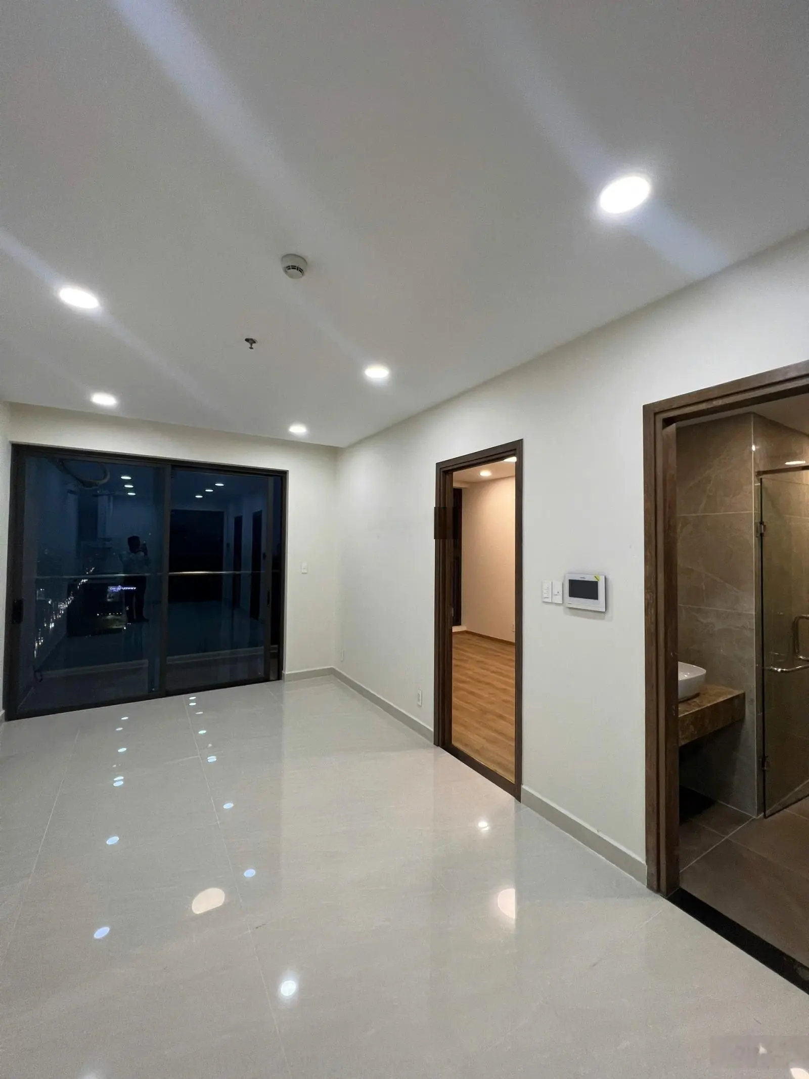 Cần bán CH Park Legend 02 PN, lầu cao giá gốc HDMB