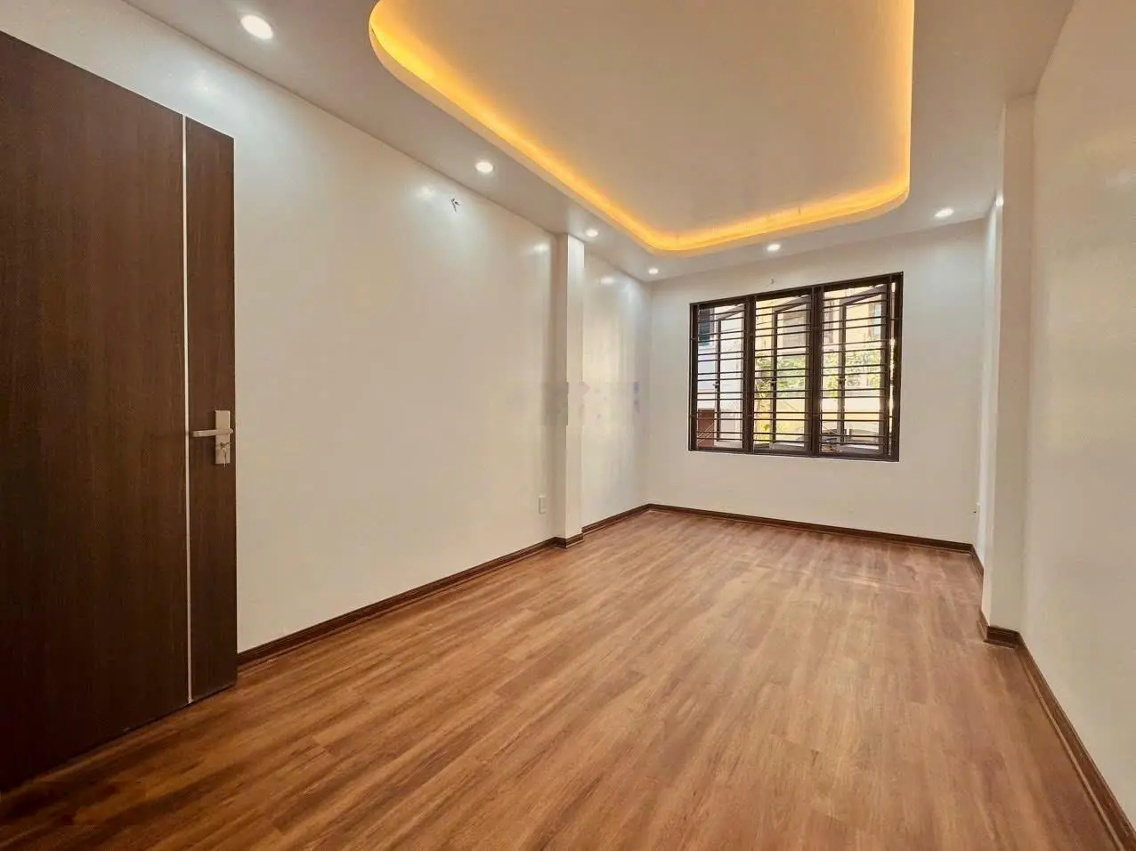 HÀNG HIẾM-CĂN MẶT NGÕ OTO TUYẾN TRUNG TÂM, PHỐ LÊ LỢI