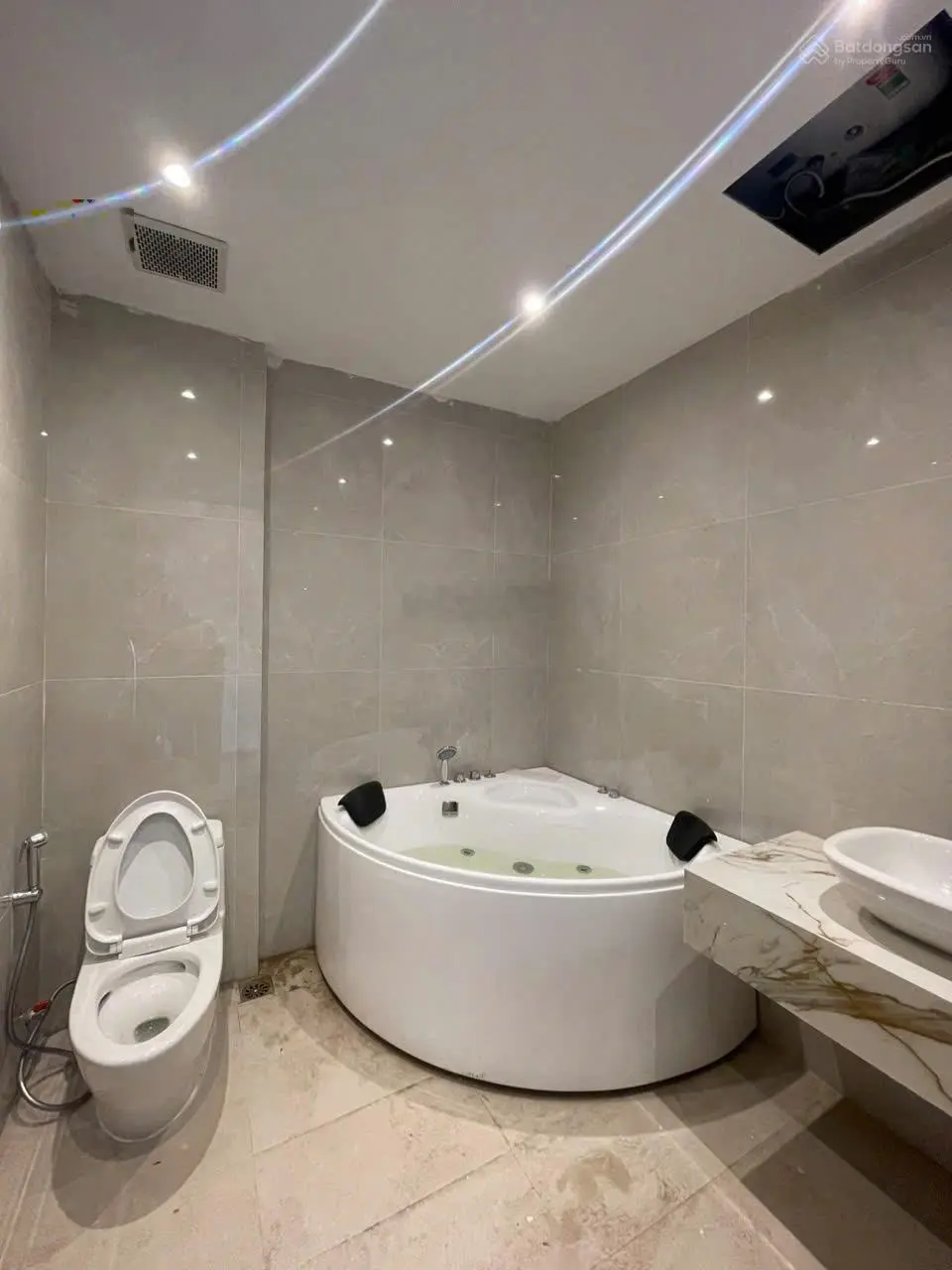 Cần bán nhà bồ đề long biên hà nội.