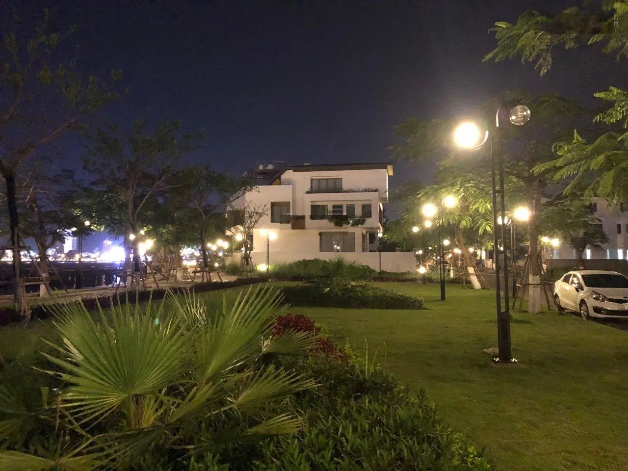 Bán biệt thự Euro Village - 250m2 - Giá 30, x tỷ - Có x nhỏ là bán - Toàn Huy Hoàng