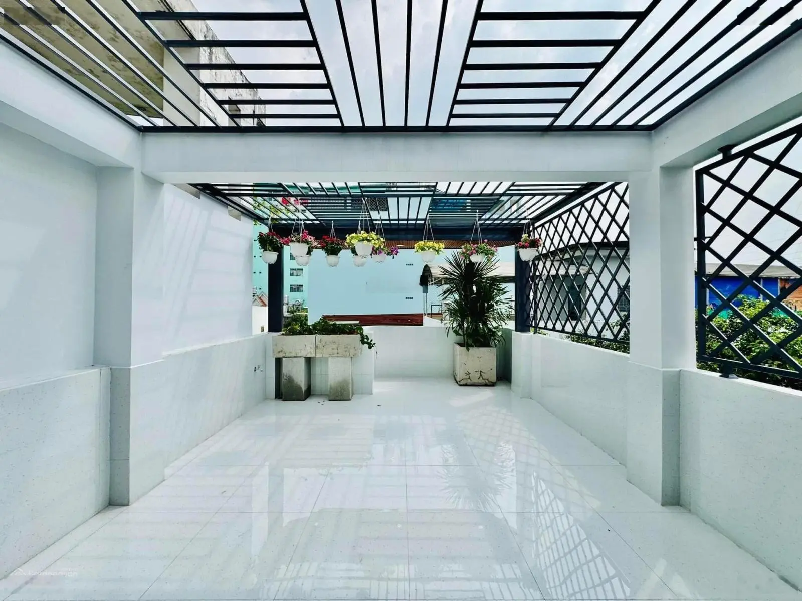 Nhà mới dọn ở liền ngay đường Quốc Hương, Q2 - Giá 3 tỷ 550 / 80m2. Sổ chính chủ. Xe hơi trong nhà