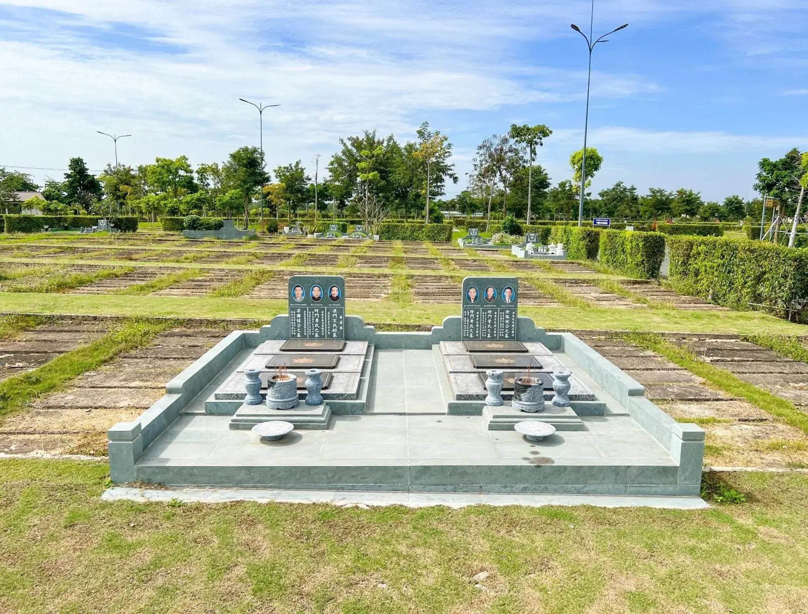 Chính chủ cần bán mộ đơn/đôi tại hoa viên Sala Garden