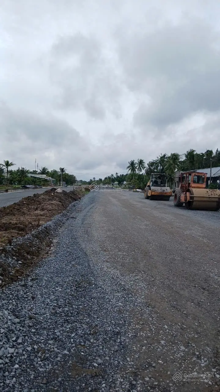 GĐ em cần bán đất Bến Tre gần vòng xoay Đại Lộ Đông Tây DT 570m2 (10x57m) 50m2 thổ cư ĐT 0906 309 ***