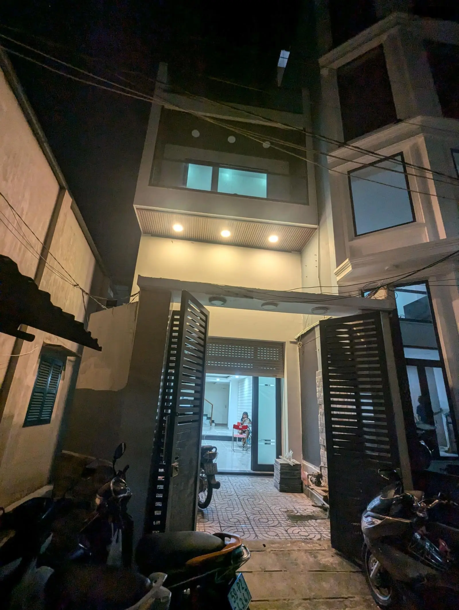Trịnh Đình Trọng, gần Âu Cơ, Khuông Việt nhà 4 tầng, 68m2, (4.3 x15.5m), hẻm trước nhà 4m, 5.5 tỷ