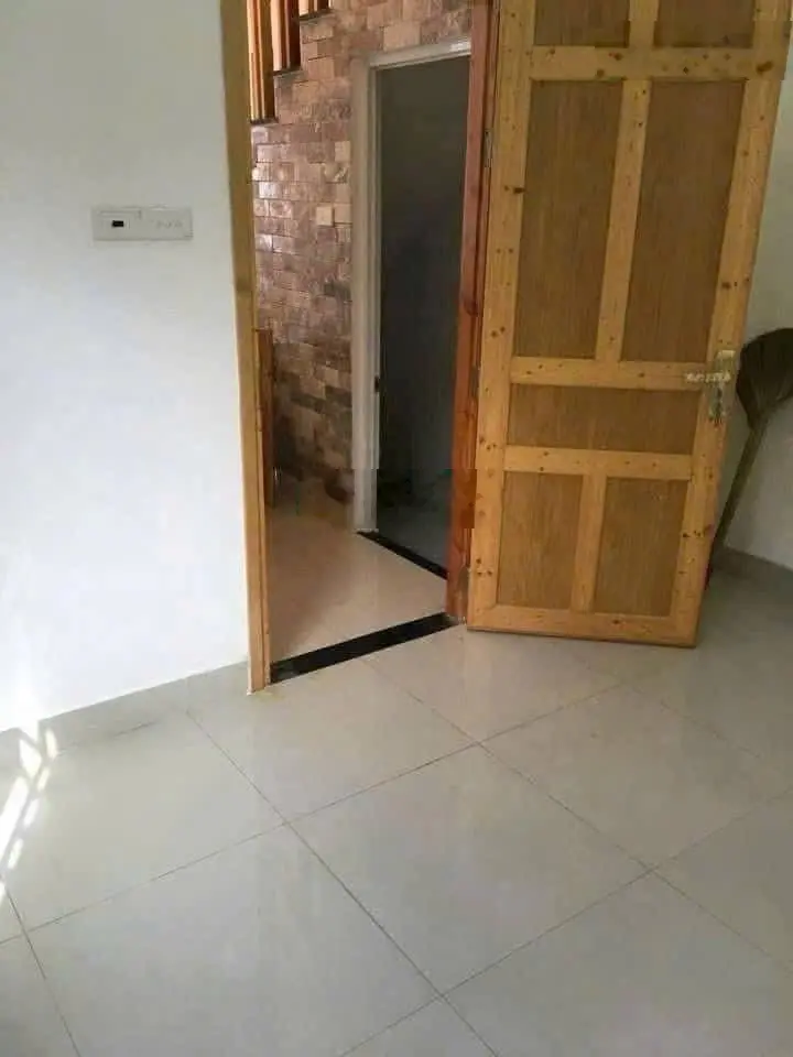Chủ gửi căn nhà ngay trung tâm Q9 DT 45m2 SHR nằm ngay đường Lê Văn Việt hẻm xe hơi KDC đông đúc