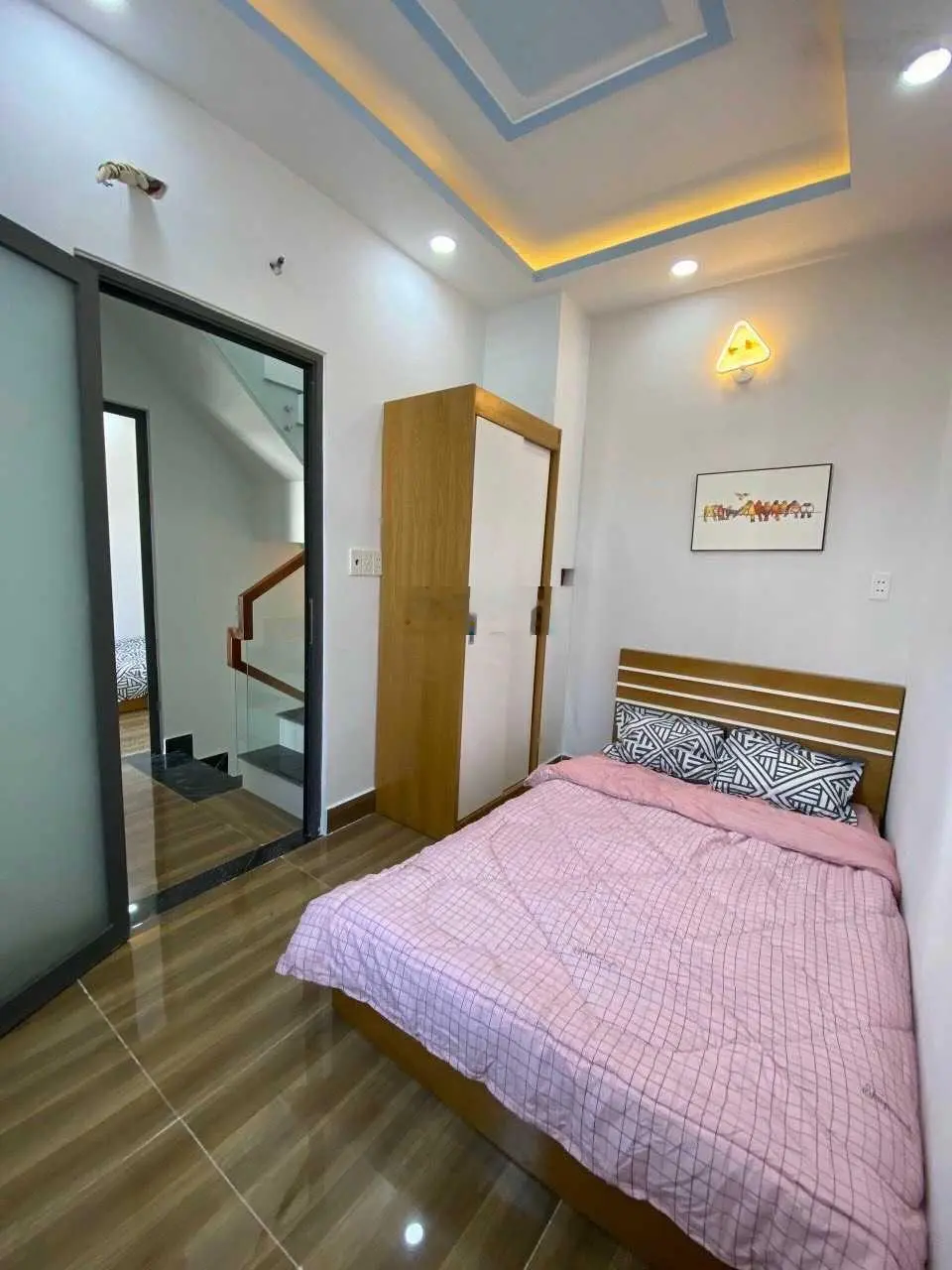 Bán nhà 2 lầu, hẻm 1/ ngay chợ Lê Đình Cẩn, P. Tân Tạo, Bình Tân - Giá nhỉnh hơn 2 tỷ