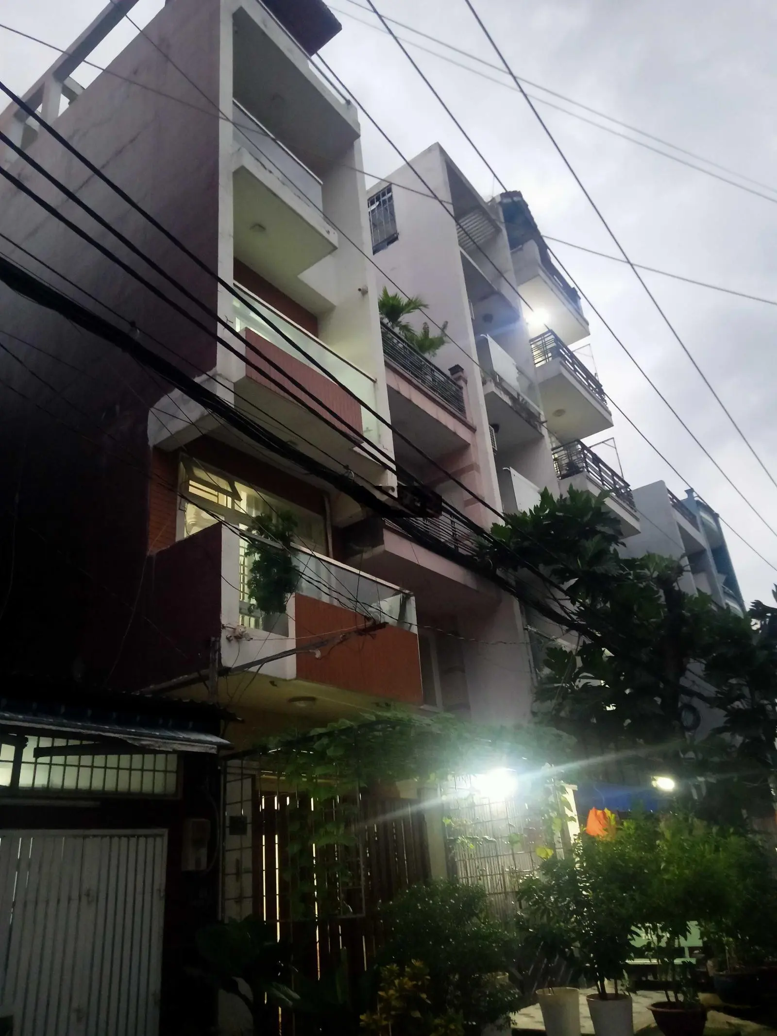 Mặt tiền Lê Quốc Trinh (5 tầng; 3,5mx17,5m). Giá 8,9 tỷ