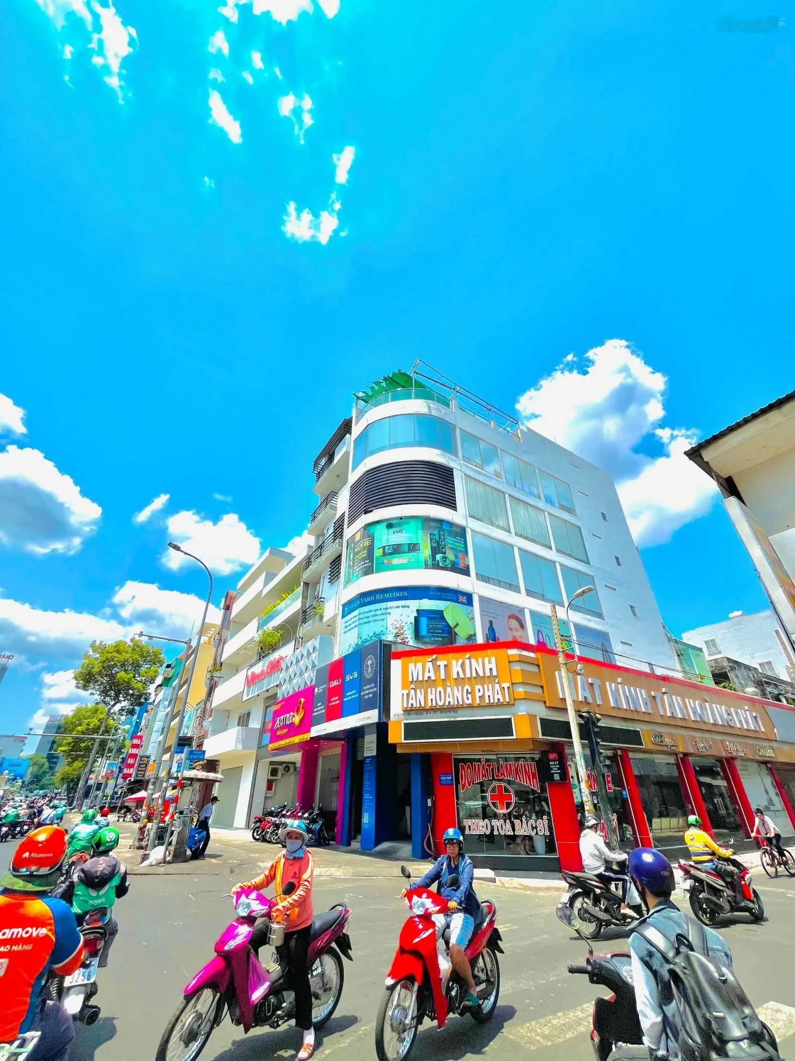 Bán nhà góc Cách Mạng Tháng 8 - 8x28m - hầm 7 tầng - HĐT: 220Tr/tháng - giá bán: 40 tỷ