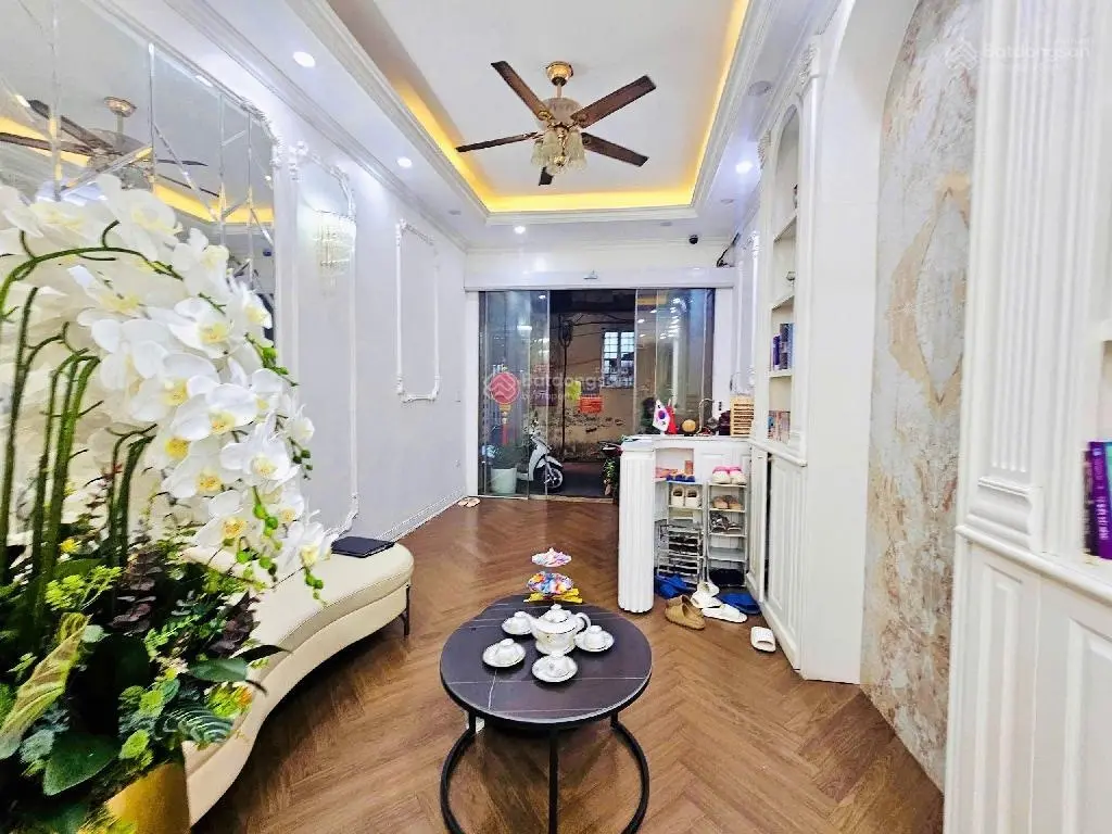 Hàng tuyển ngõ 603 Lạc long Quân , chỉ hơn 12,3đồng nằm trong khu vip ngõ 6m , oto ra vào