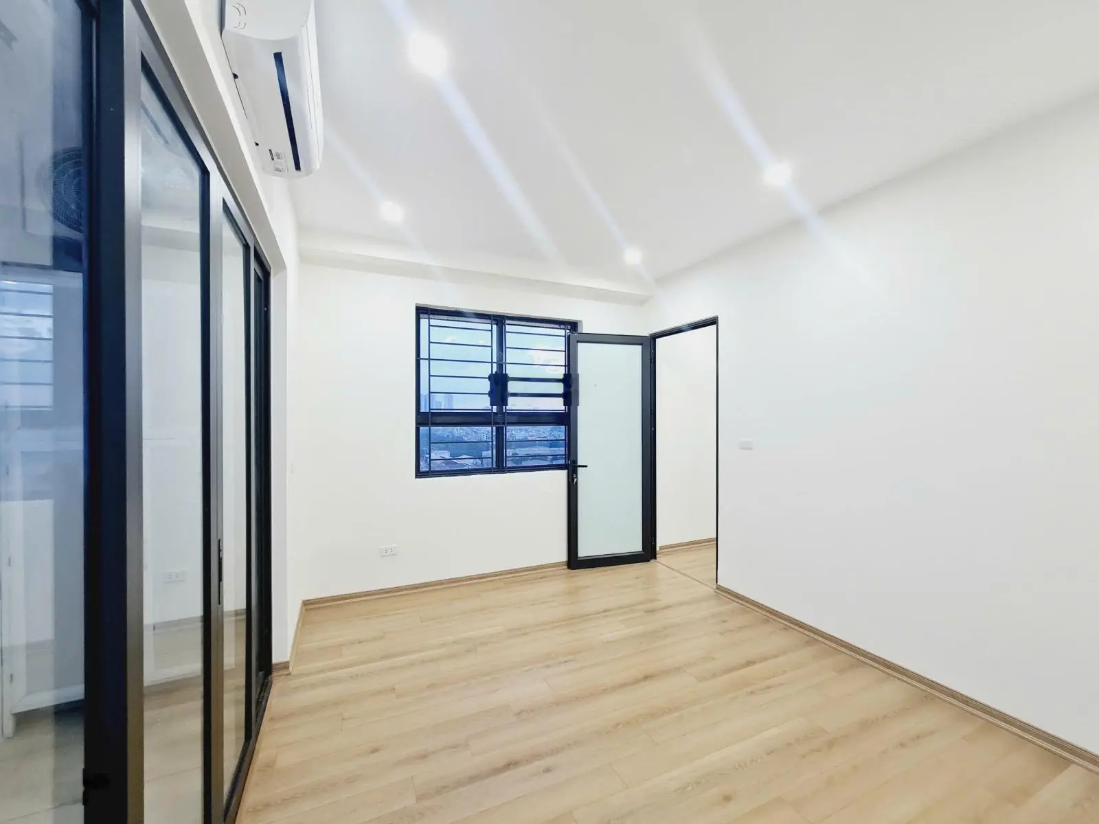 Giá tốt nhất khu vực! Bán gấp căn hộ CT8 Đại Thanh - căn góc, view đường 70