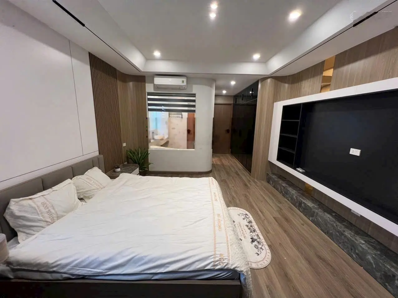 Hiếm! Bạn Châm chuyển công tác bán nhà Phúc Lợi 36m, 5 tầng, lô góc, 10m ra oto tránh, 5,2 tỷ