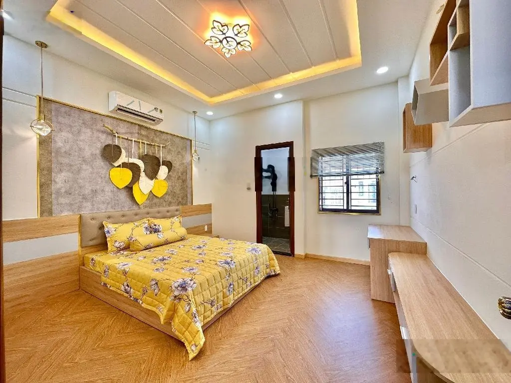 SIÊU PHẨM Quận Tân Bình 4 Tầng Đẹp Hơn Cả NGỌC TRINH - Phạm Văn Bạch - Có GARA oto riêng, chỉ 8 Tỷ