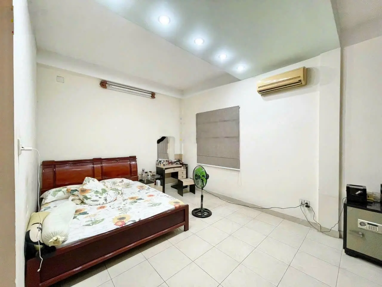 Bán nhà 1 trệt 2 lầu giá 15,5 tỷ, diện tích 126 m2, tại Hiệp Bình Chánh, Thủ Đức