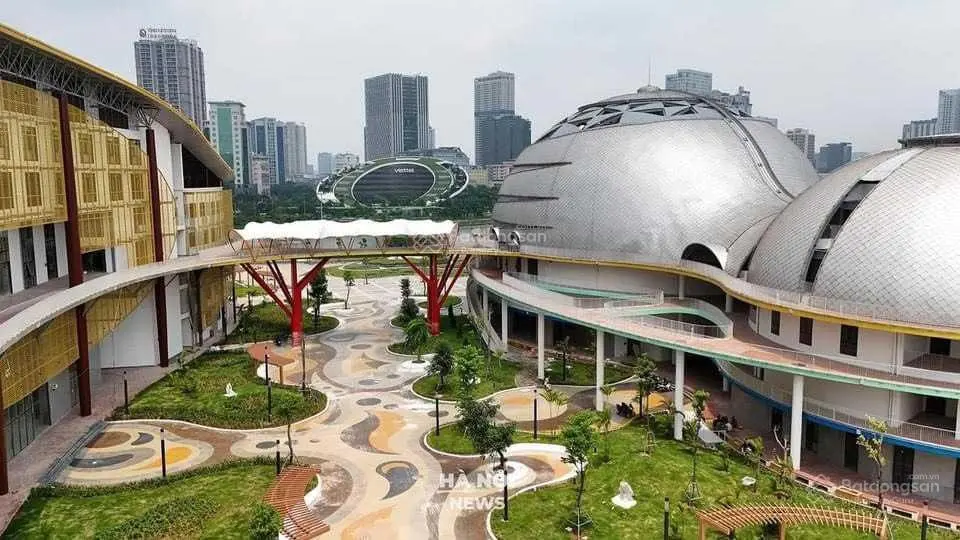 Bán căn góc 4 phòng ngủ view hồ Vinhomes Skylake, Phạm Hùng giá giảm sốc. LH 0983 786 ***