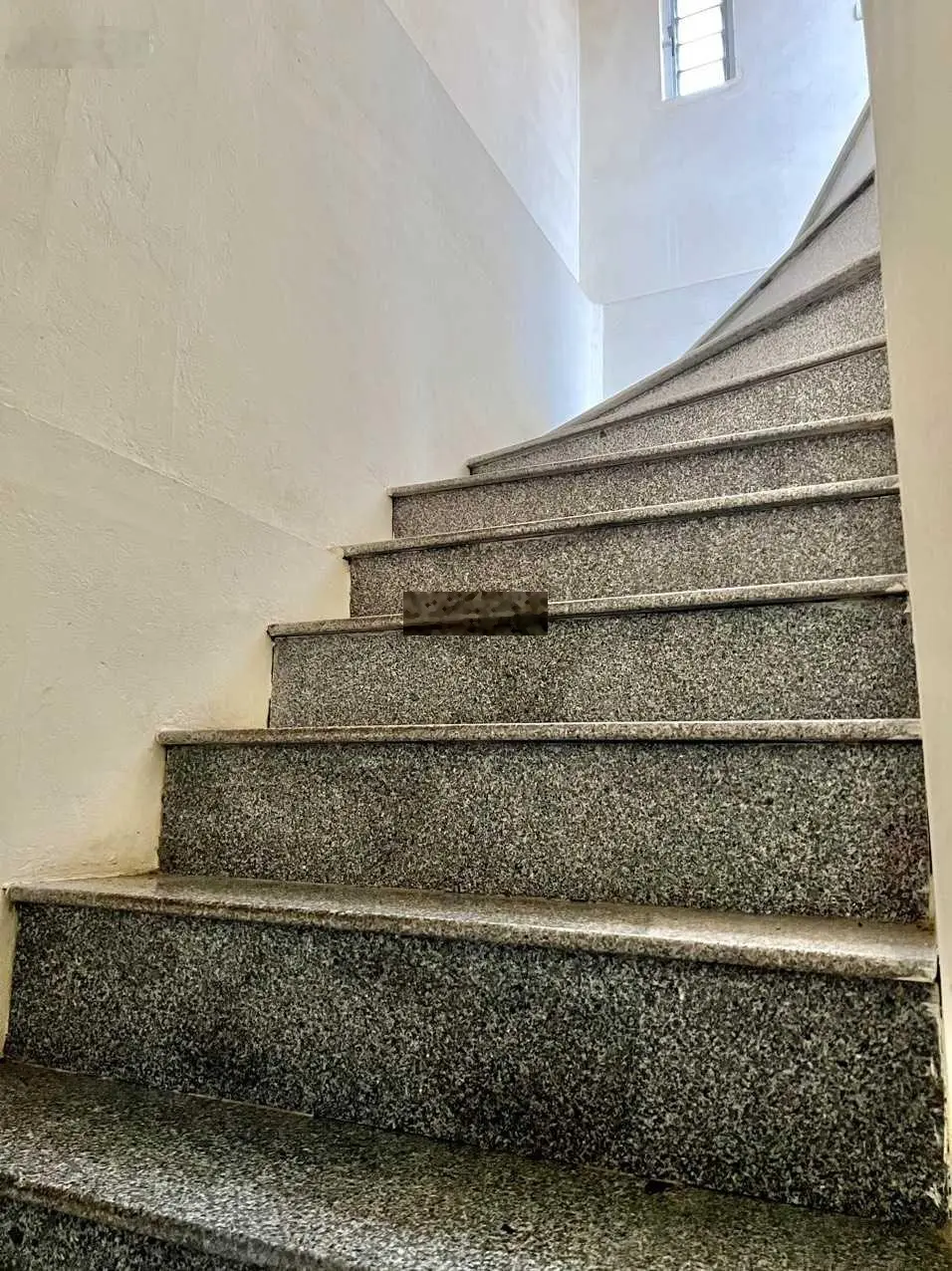 Bán nhà đẹp, cực hiếm, Kim Mã tập thể 120m2 2T 3.99 tỷ, ngõ to gần phố, sân rộng, hai thoáng